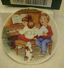 Hallmark Sweet Holiday harmony #6 Plate QX446-1