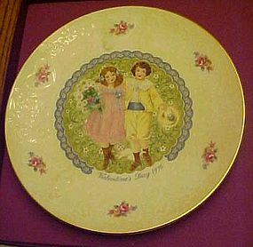 Royal Doulton 1976 Valentine's Day Plate in org box
