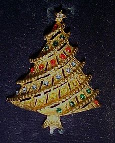 LJM gold tone Christmas tree pin with rhinestones