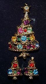 Vintage rhinestone Christmas tree pin and clip earrings