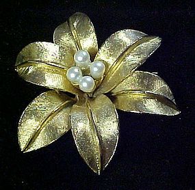 Vintage ART gold tone flower pin with pearls  center