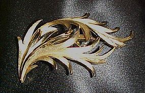 Vintage Crown Trifari gold tone feathers pin