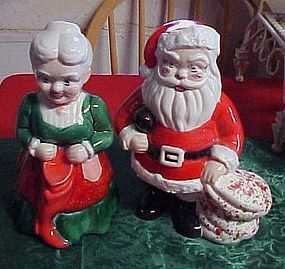 Vintage 1984 h/p Santa and Mrs Claus lg figurines