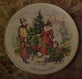 Avon Christmas 1990 plate Bringing Christmas Home