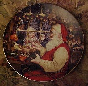 Avon Christmas 1996 plate Santa's Loving Touch