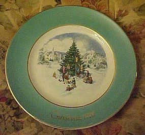 Avon 1978 Christmas plate Trimming the tree 6th issue