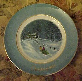 Avon 1976 Christmas plate bringing home the tree #3