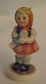 Hummel 239/B figurine  girl with doll 1967