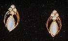Vintage Avon Opalesque Splendor clip earrings in box