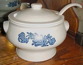 Pfaltzgraff Yorktowne Soup Tureen lid and ladle NICE