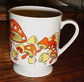 70's wild mushroom and flowers porcelain pedestal mug