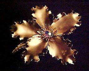 Vintage 1950's  gold tone flower pin rhinestone center