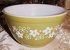 Pyrex spring Blossom Crazy Daisy 1 1/2 qt mixing bowl