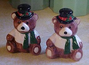 Christmas sitting teddy bear salt and pepper shakers