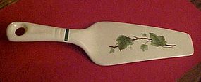 Vintage ceramic pie server with Ivy design