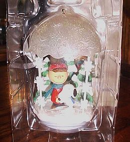 Hallmark ornament Peanuts Gang Christmas Hugs MIP