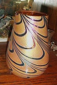 Beautiful pulled feather / ribbon tiffany look vase
