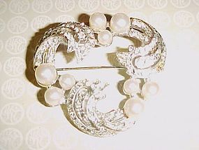 Gorgeous vintage silvertone rhinestone and pearls brooch pin