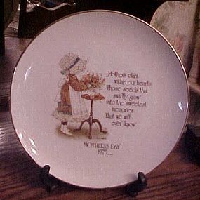 Holly Hobbie Mother's Day 1975 Commemorative edition Plate