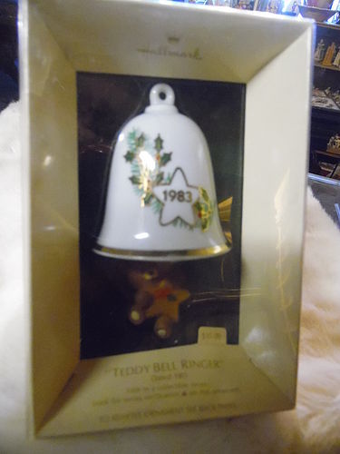 Hallmark Teddy Bear Bell Ringer 1983 bell 0rnament