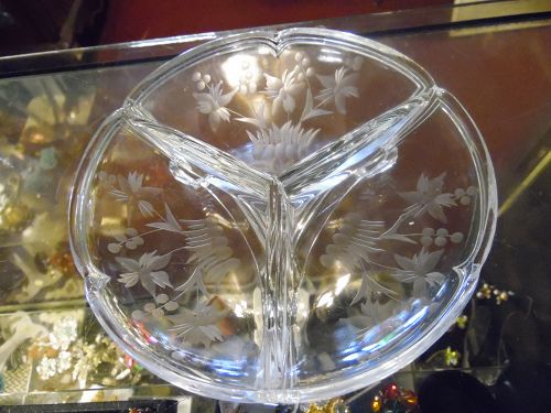 Vintage Imperial #588 Piecrust relish dish floral cutting 204