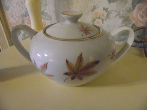 Royal Ming China sugar bowl and lid leaves pattern