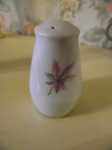 Royal Ming single pepper shaker leaves pattern