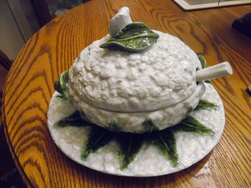 Majolica Portugal Cauliflower Tureen with underplate  348/7  5101