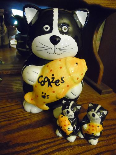 Black & white kitty cat holding fish cookie jar and matching shakers