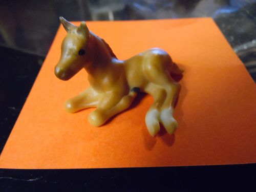 Vintage Breyer Stablemates thououghbred laying foal 1975