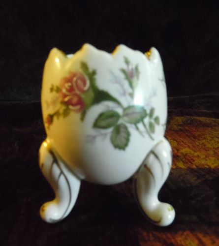 Napcoware footed egg vase  with moss rose decoration