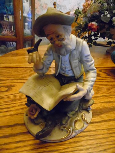 Lefton Old man reading newspaper figurine #2436