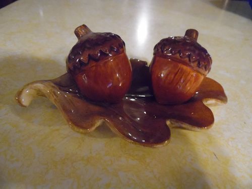 Acorns salt and pepper shakers with oak leaf tray ceramic