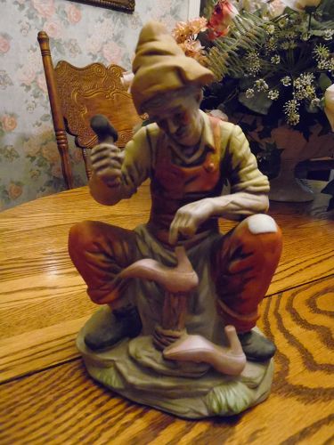 Homco style bisque porcelain figurine of a shoe cobbler