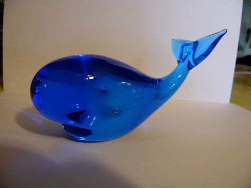 Hand blown art glass paperweight turquoise blue whale 5"