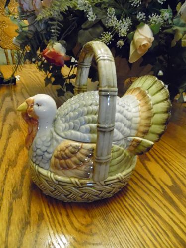 Fitz & Floyd covered turkey basket