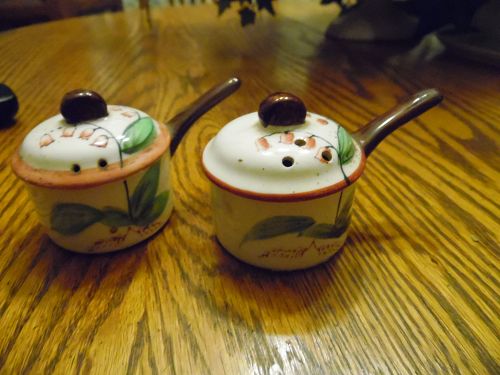 Vintage hand painted ceramic kitchen pans salt pepper shakers