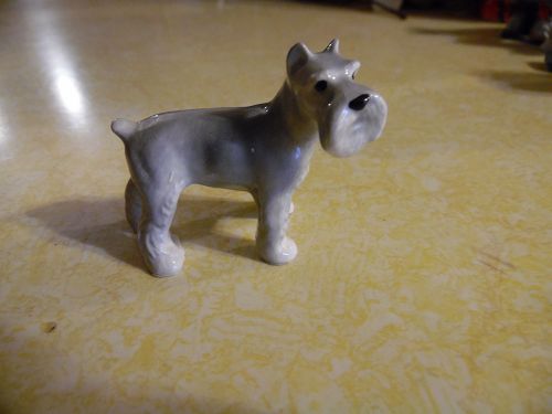 Haen Renaker light grey and white schnauzer  figurine 848