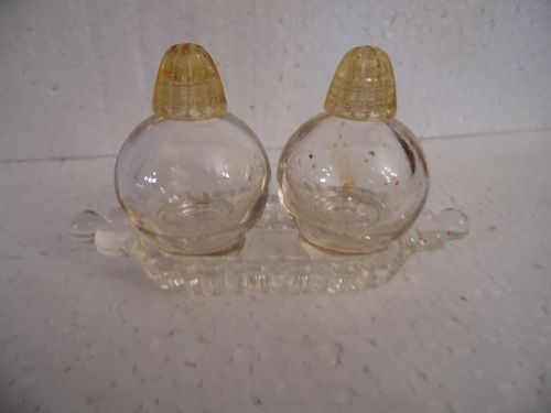 Duncan Miller Canterbury salt and pepper shakers with tray