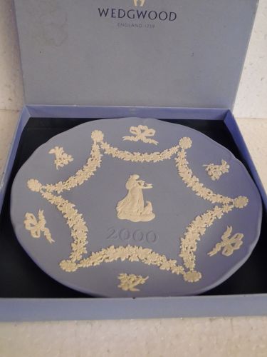 Wedgewood blue and white Jasperware 2000 collector plate boxed