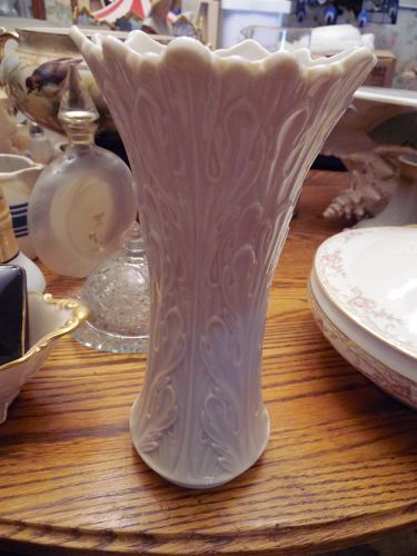 Lenox USA Woodland flower vase 8.5"