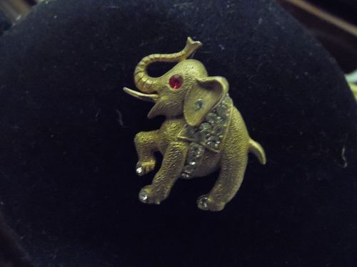 Vintage Weiss goldtone elephant pin rhinestone accents