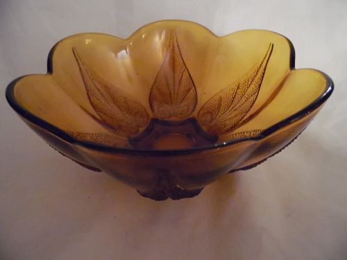 Anchor Hocking Glass Bowl Renaissance Leaf Amber 8" Diameter