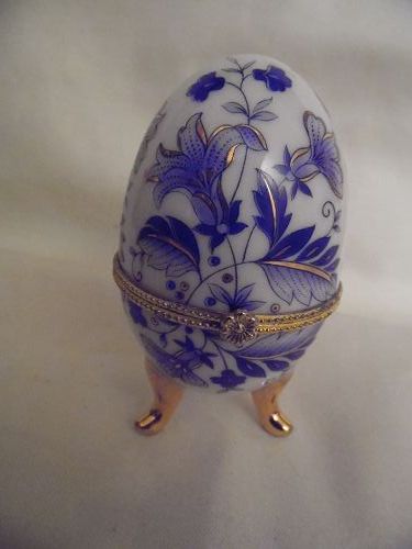 Blue floral chintz hinged egg trinket box