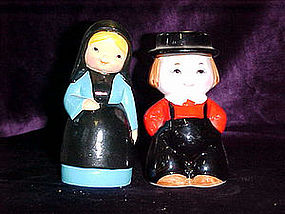 Amish couple salt & pepper shakers