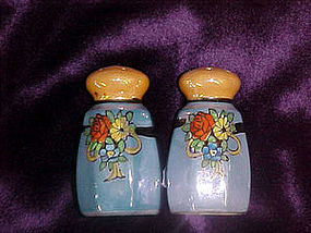 Lustre ware shakers