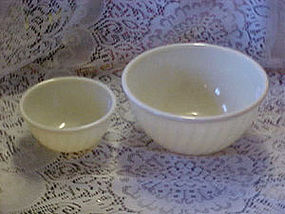 9" Ivory swirl Fireking mixing bowl