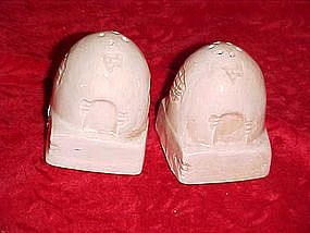 Eskimo Igloo salt and pepper shaker set