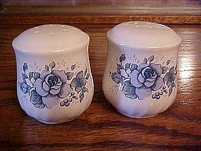 Large shakers, blue roses design