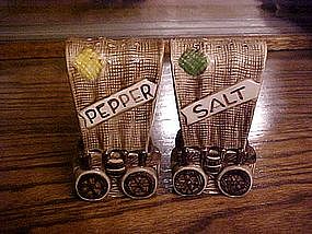 Covered wagon ceramic salt and pepper shaker set